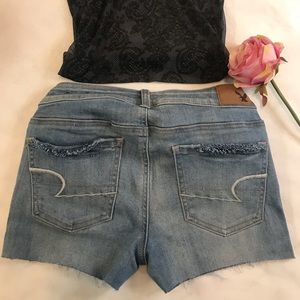 ⭐️ripped shorts American Eagle size 4 M ⭐️